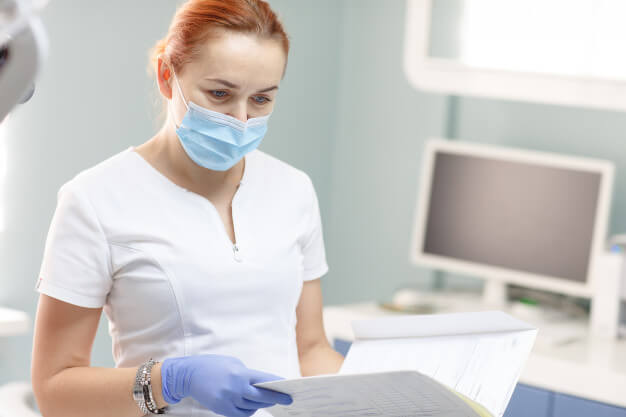 O que é a anamnese odontológica e dicas de como fazê-la - DVI Radiologia